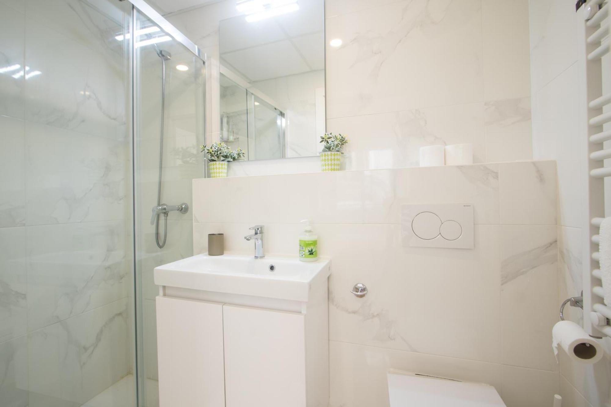 4 Bedroom/3 Baths W/ Ac In Near Beach! Alicante Esterno foto