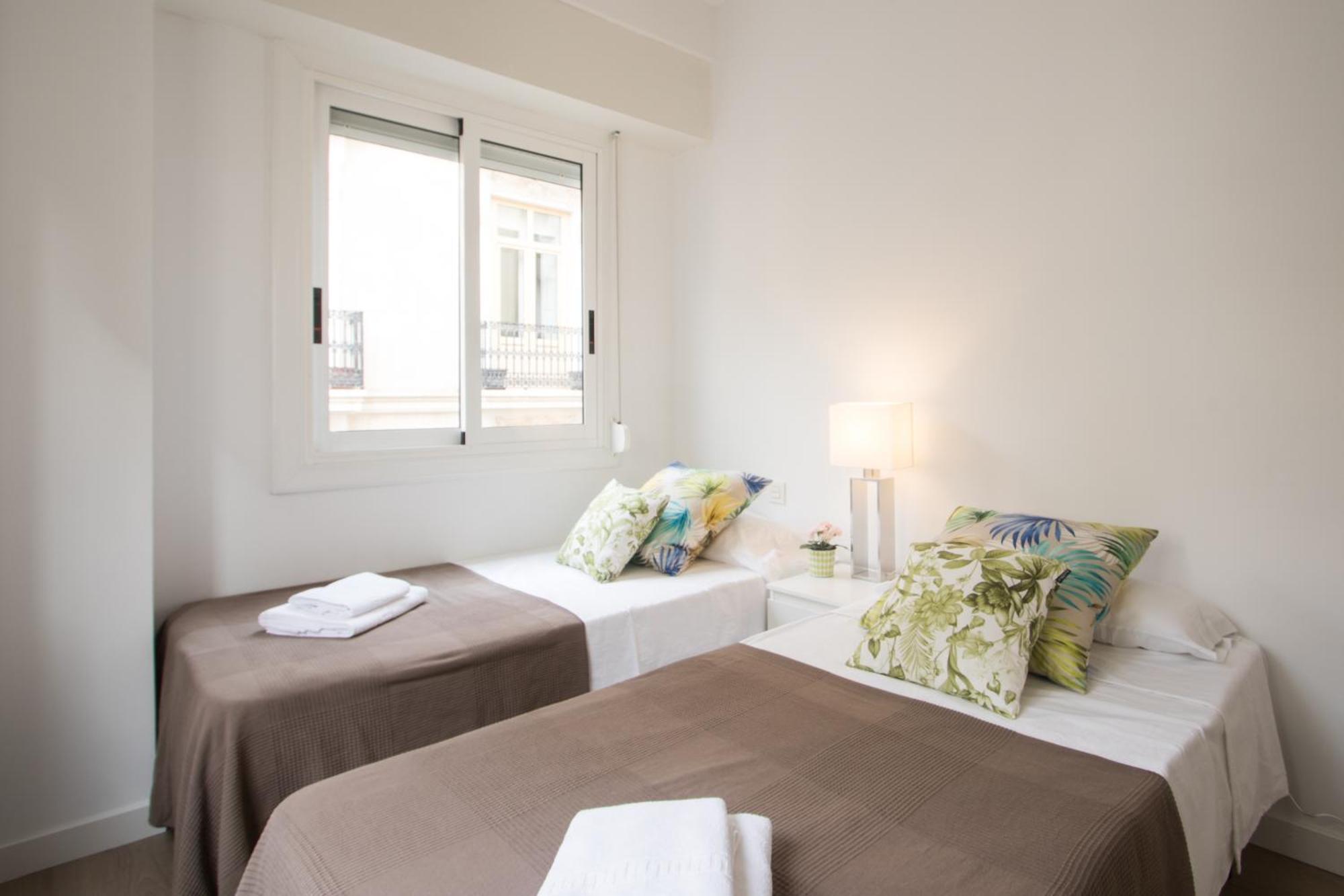 4 Bedroom/3 Baths W/ Ac In Near Beach! Alicante Esterno foto