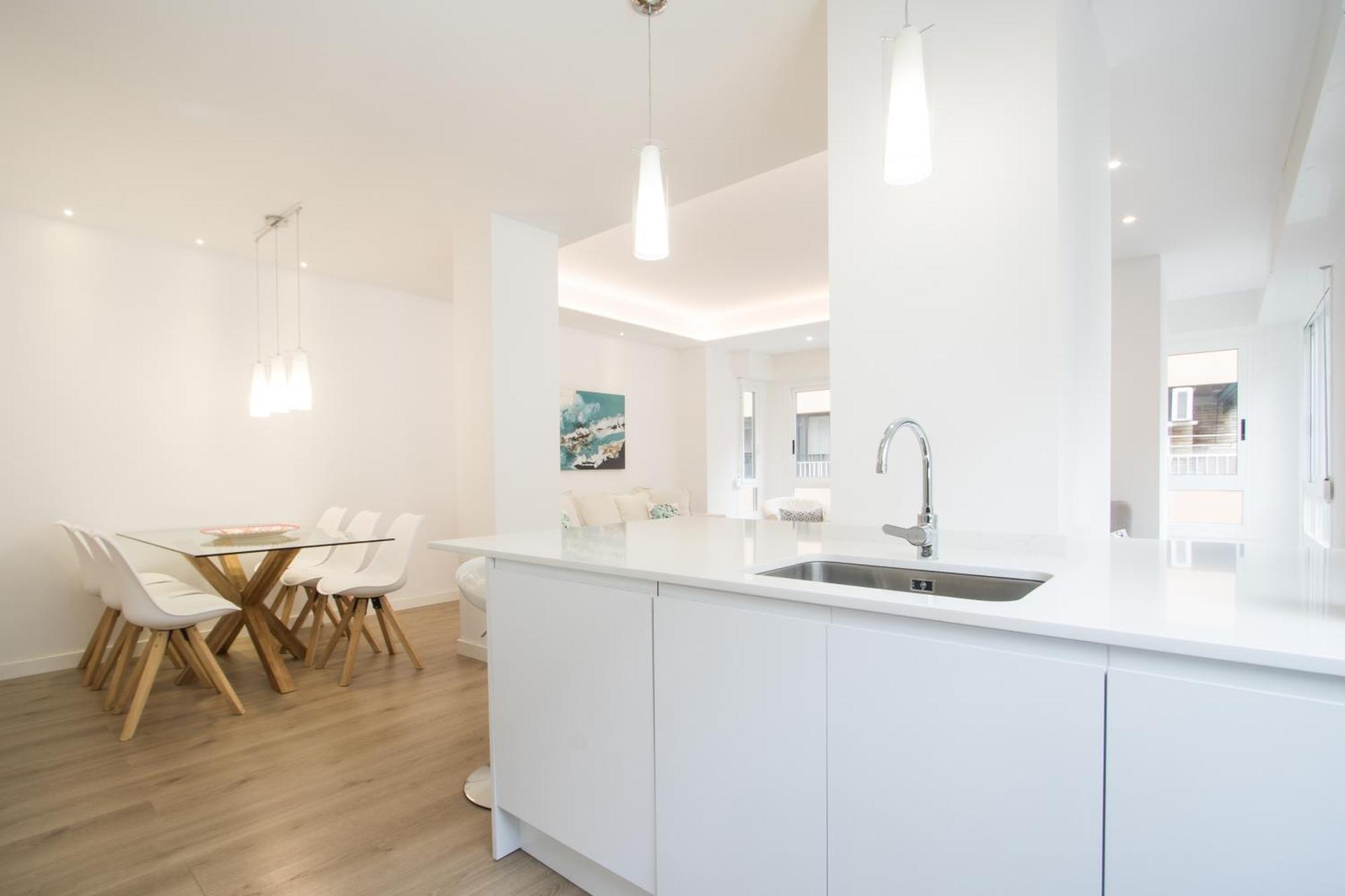4 Bedroom/3 Baths W/ Ac In Near Beach! Alicante Esterno foto